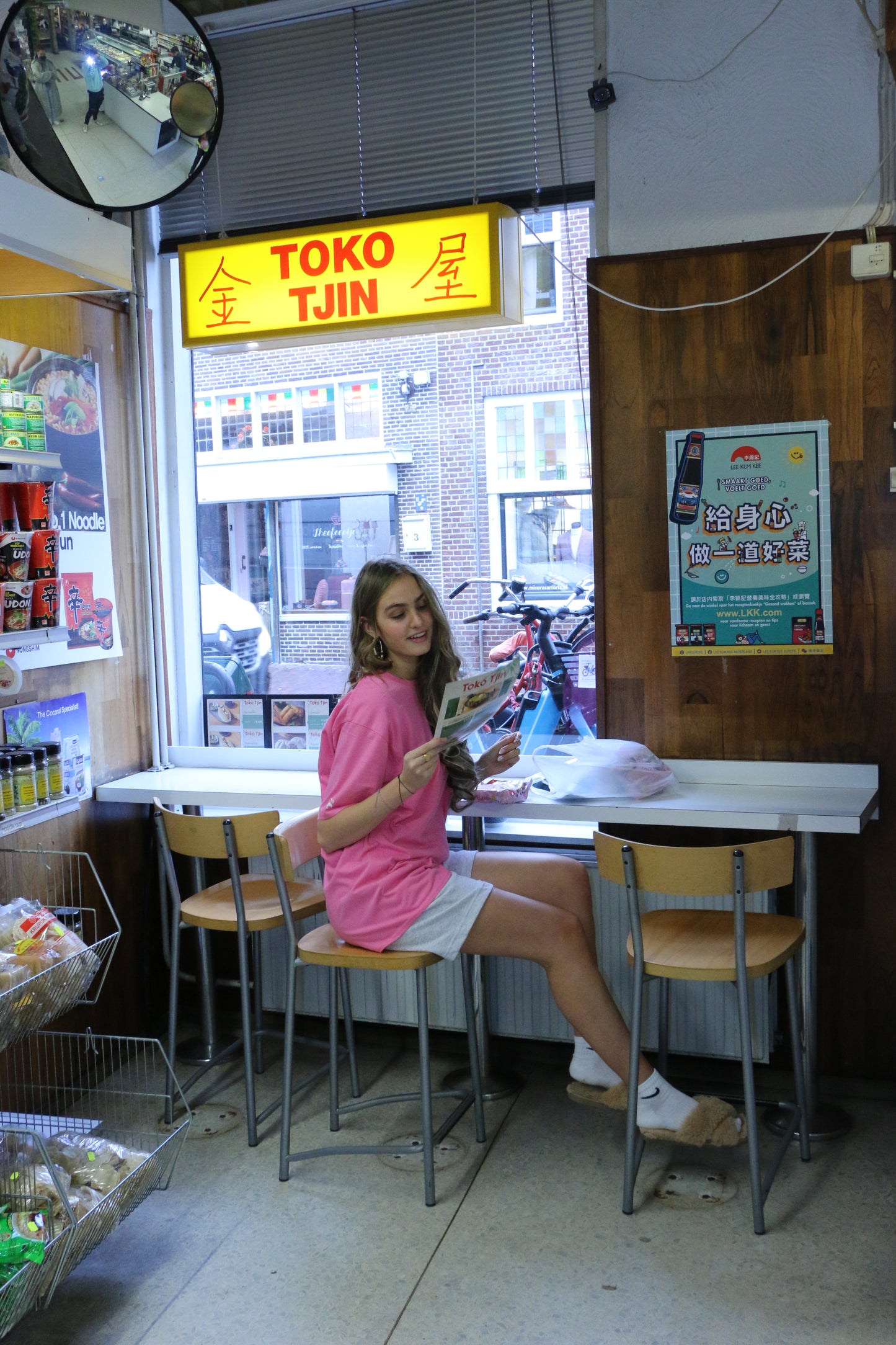 'too Glamorous'' Pink T-Shirt